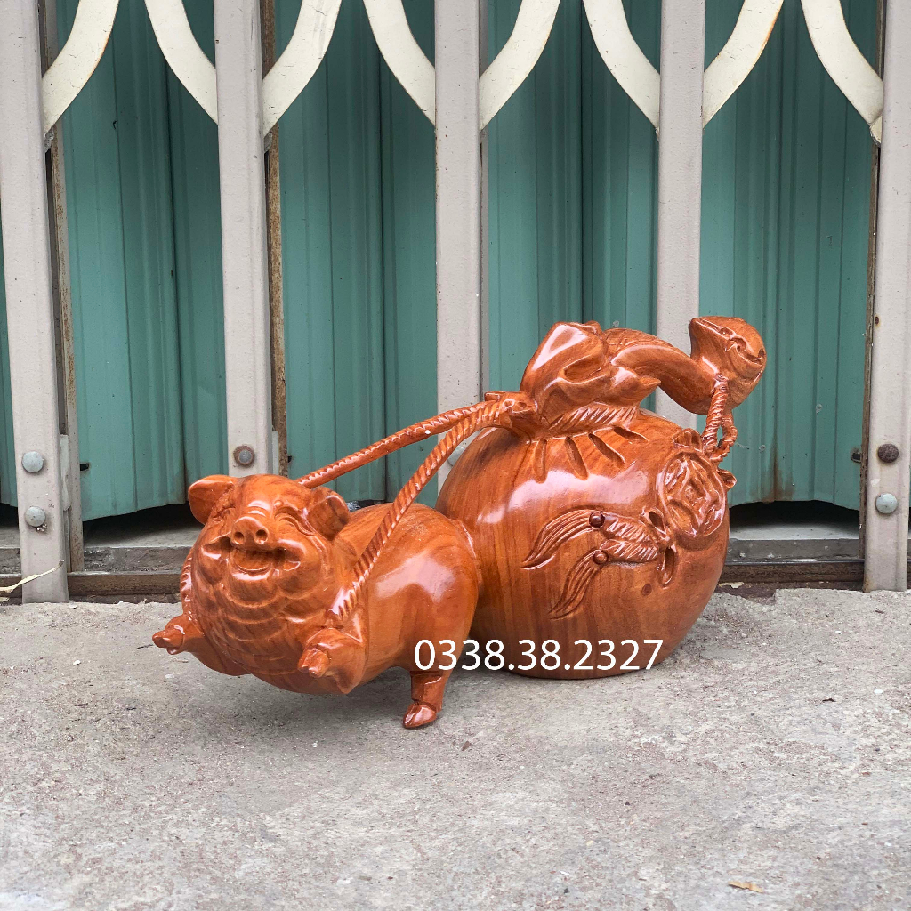 Tượng heo kéo bao chiều dài 20cm và 30cm được làm bằng gỗ hương nguyên khối