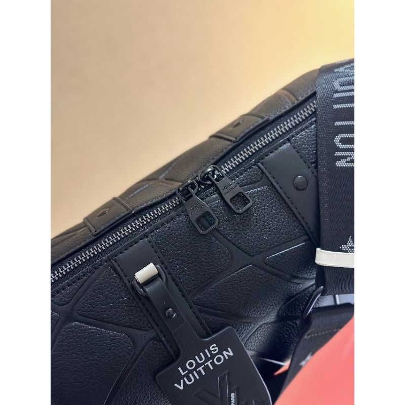 Túi nam LV CITY KP. hàng SUPER họa tiết mới dáng trống đeo cực đẹp  fullbox nam châm