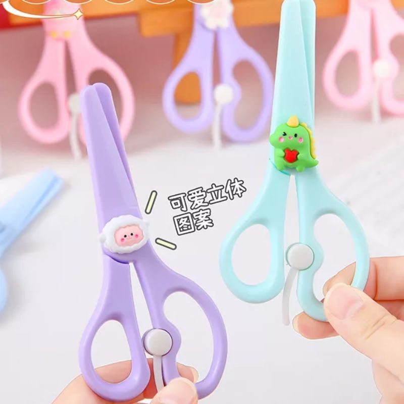 Kéo nhựa cắt giấy gắn charm sanrio, an toàn tiện dụng cho bé