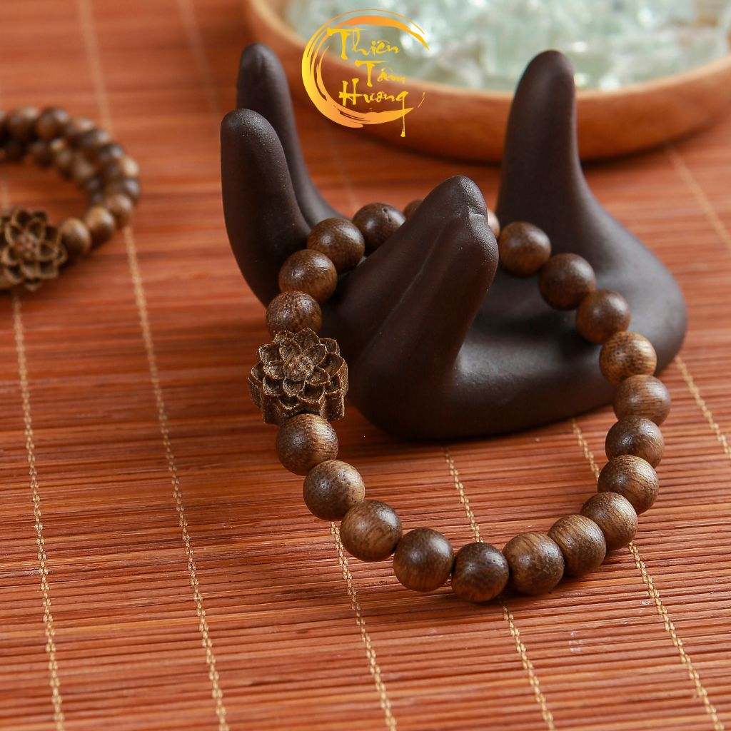Vòng Tay Trầm Hương Tròn Đơn Mix Hoa Sen làm từ Trầm Hương rừng tự nhiên mang lại nhiều Tài Lộc - May Mắn