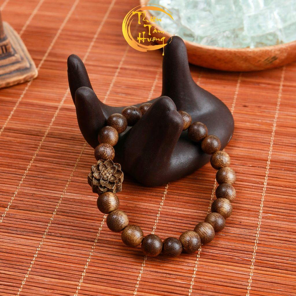 Vòng Tay Trầm Hương Tròn Đơn Mix Hoa Sen làm từ Trầm Hương rừng tự nhiên mang lại nhiều Tài Lộc - May Mắn