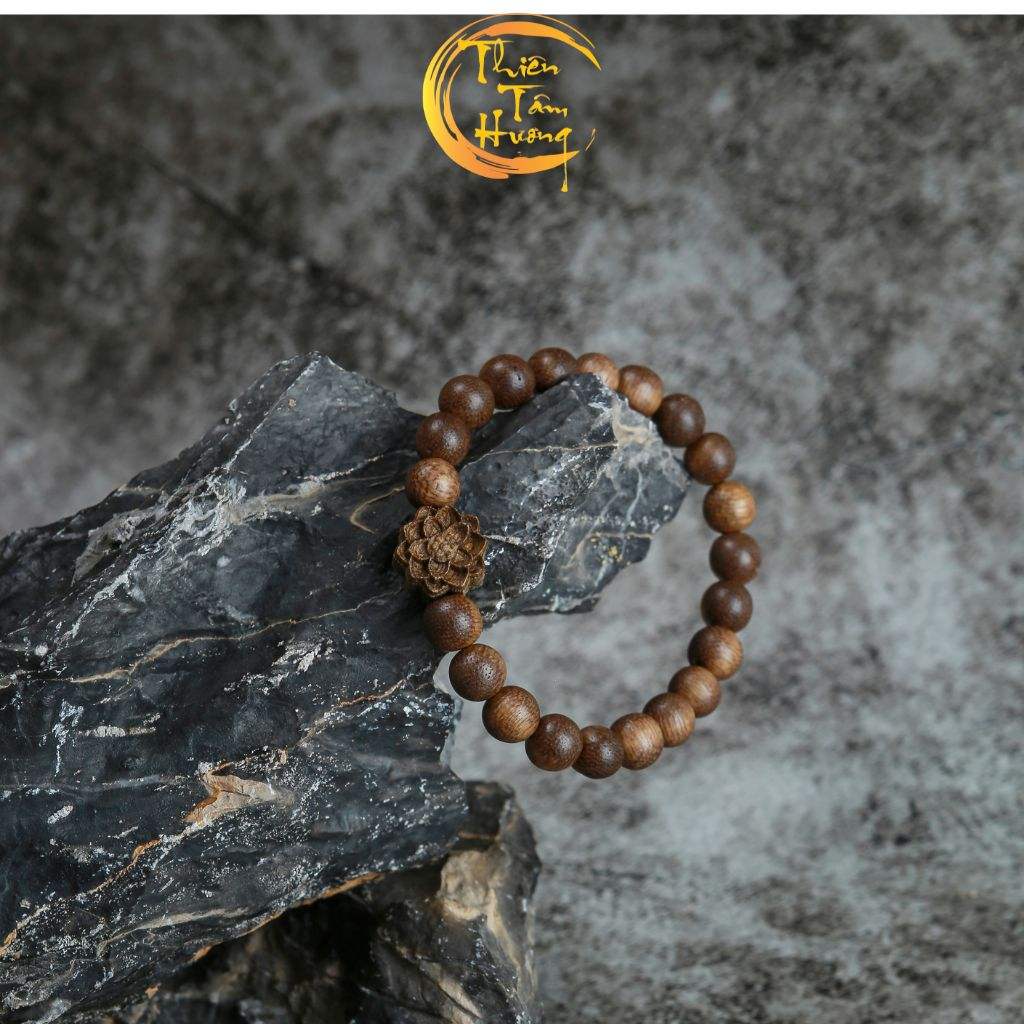 Vòng Tay Trầm Hương Tròn Đơn Mix Hoa Sen làm từ Trầm Hương rừng tự nhiên mang lại nhiều Tài Lộc - May Mắn