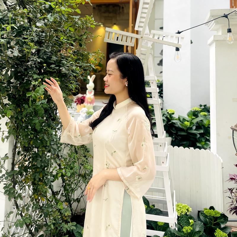 Áo Dài Cúc Chi Hoa Thêu Thủ Công Bốn Tà