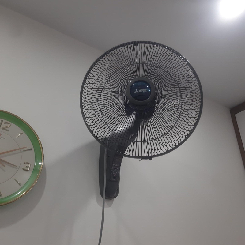 Quạt treo tường Mitsubishi W16-RA có điều khiển- hàng chính hãng