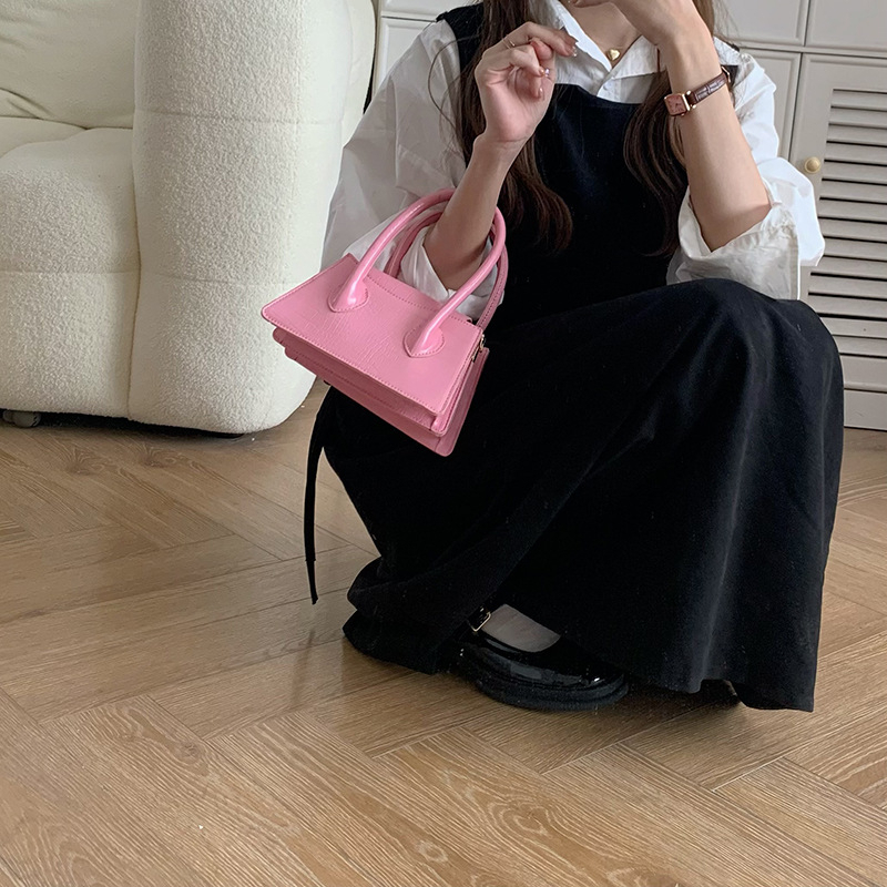 Túi xách nữ phong cách trẻ trung năng động đeo chéo, cầm tay L02