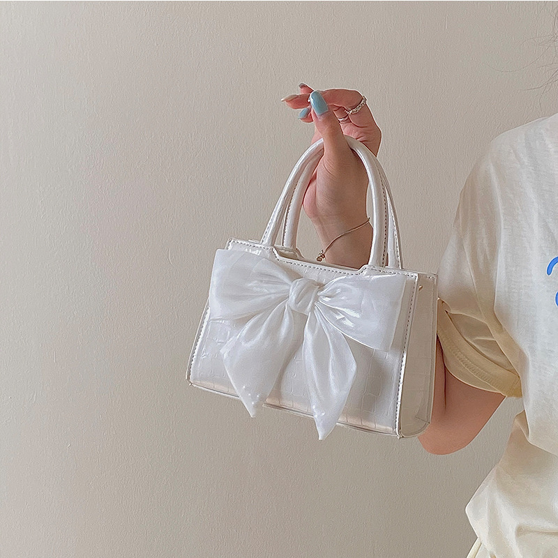 Túi xách tiểu thư sang choảnh phong cách độc đáo, thiết kế lạ mắt L03