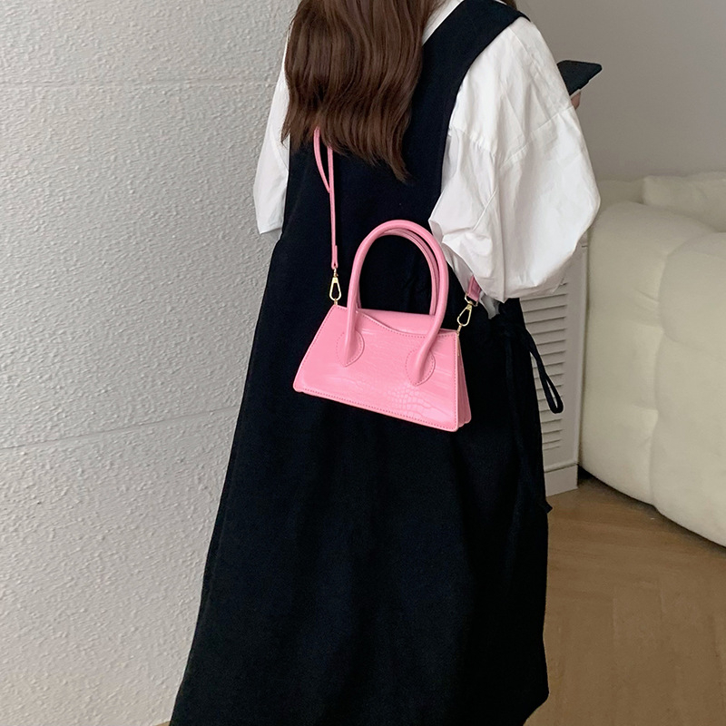 Túi xách nữ phong cách trẻ trung năng động đeo chéo, cầm tay L02