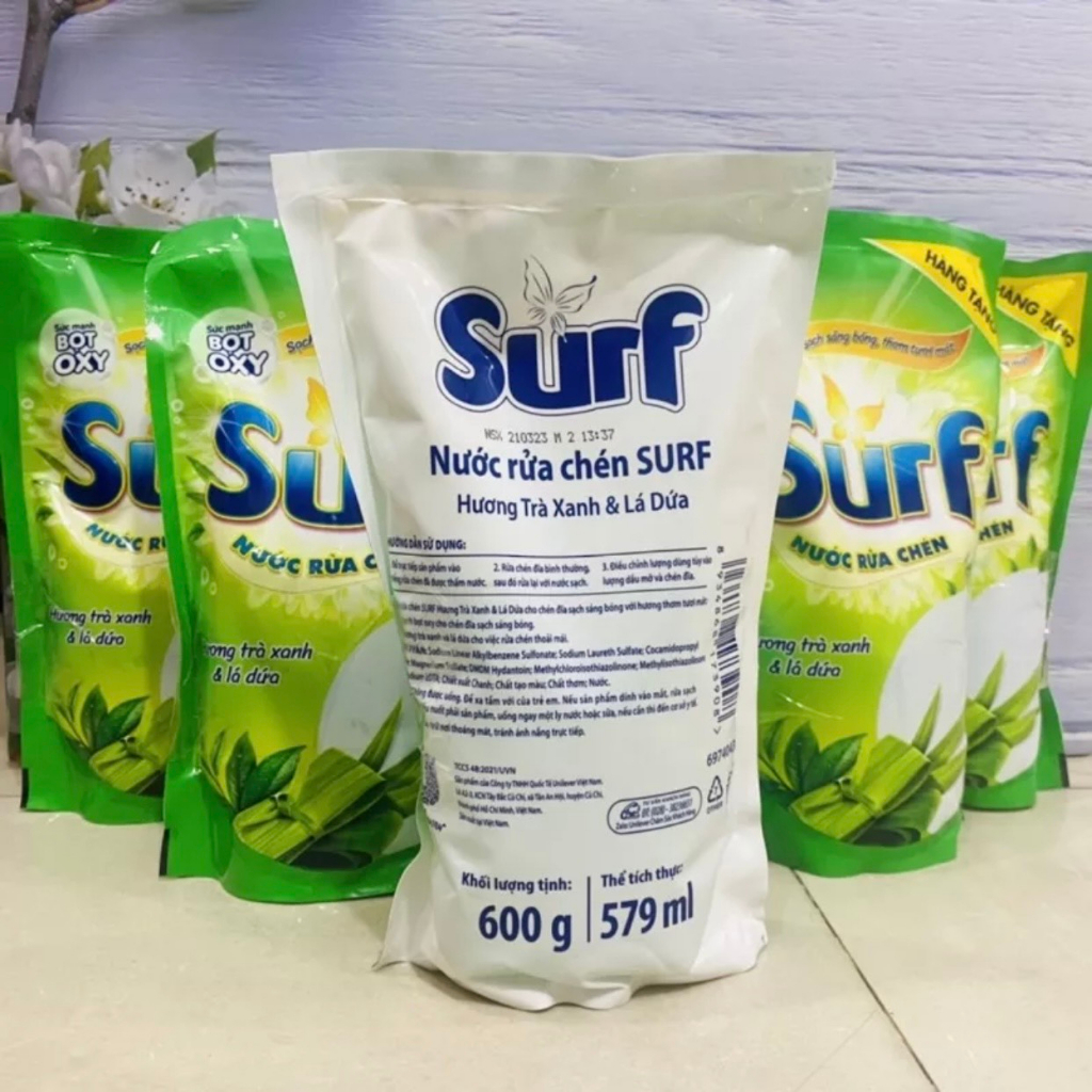 Nước Rửa Chén Surf hương Trà Xanh và Lá Dứa công nghệ bọt oxy Túi 600g