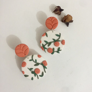 Quả Cam Cam - Khuyên tai đất sét Polymer handmade