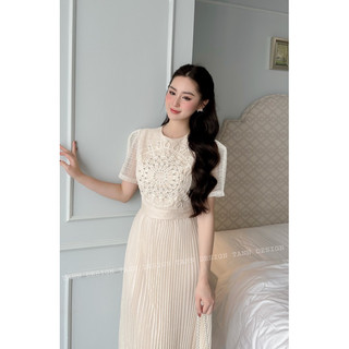 Váy ren đính cườm, chân váy xếp ly
