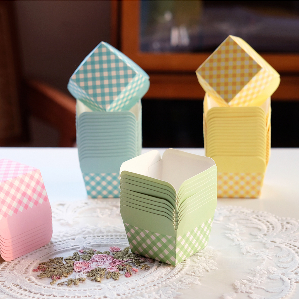 Khuôn giấy đựng bánh hoạ tiết caro