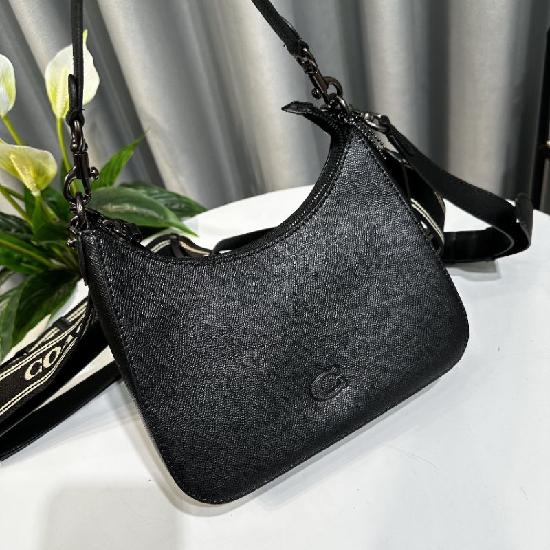 Túi Coach Dáng HoBo