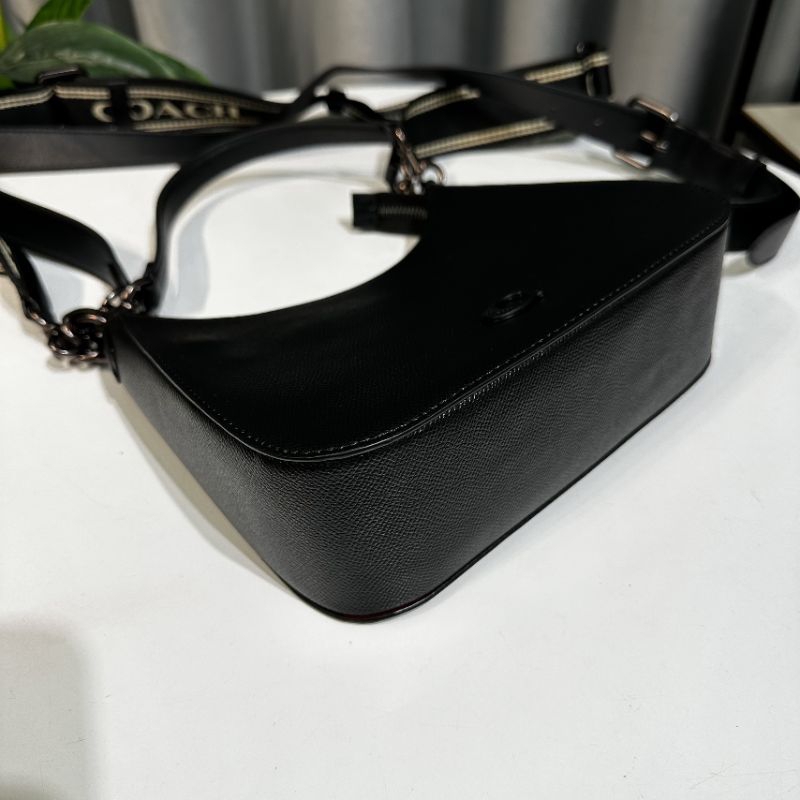 Túi Coach Dáng HoBo