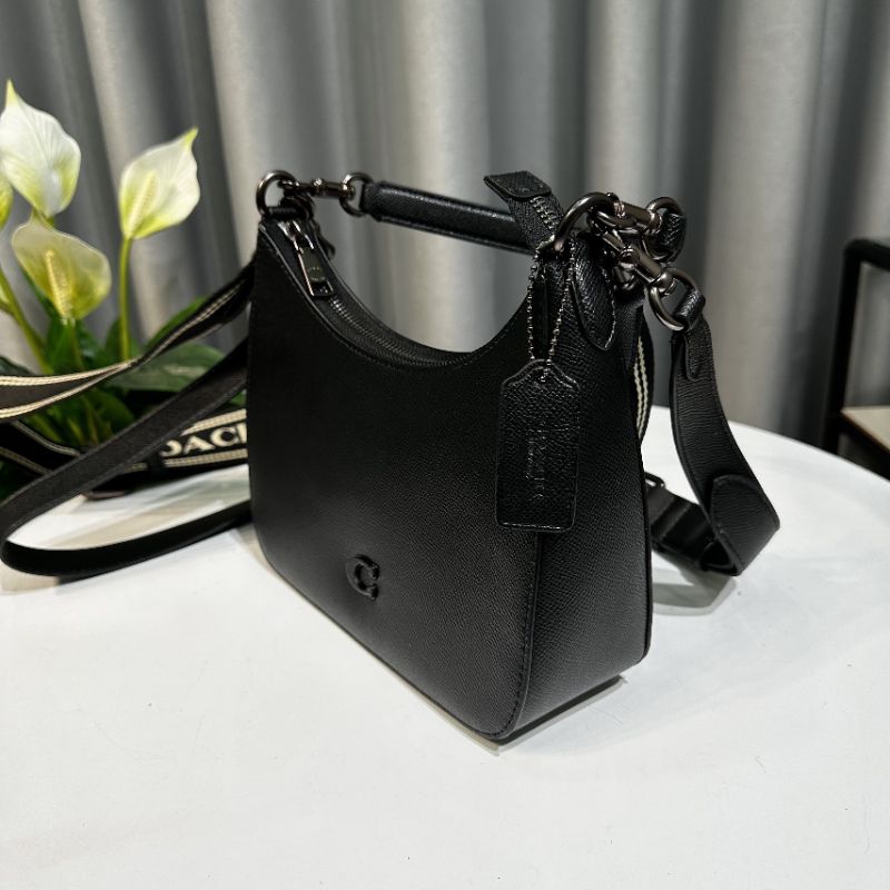 Túi Coach Dáng HoBo