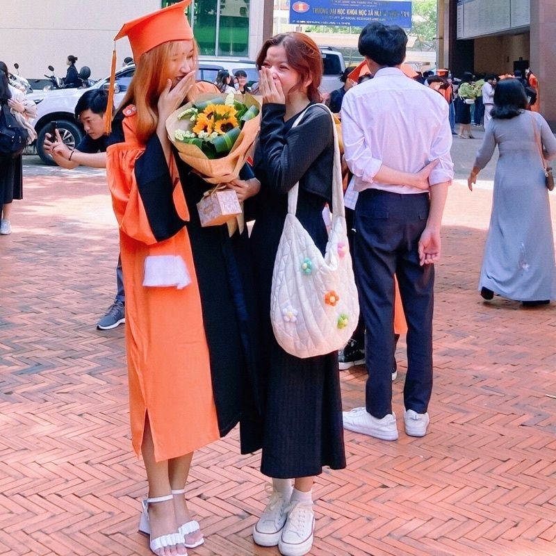 Pin cài túi hoa len handmade nhiều màu