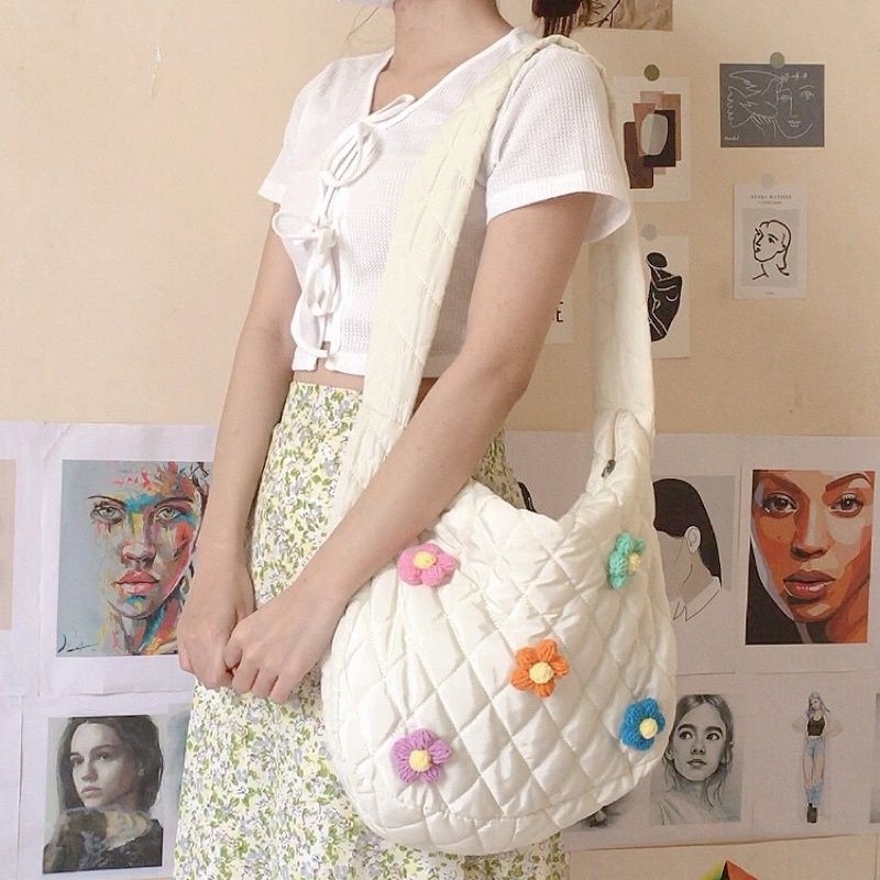 Pin cài túi hoa len handmade nhiều màu