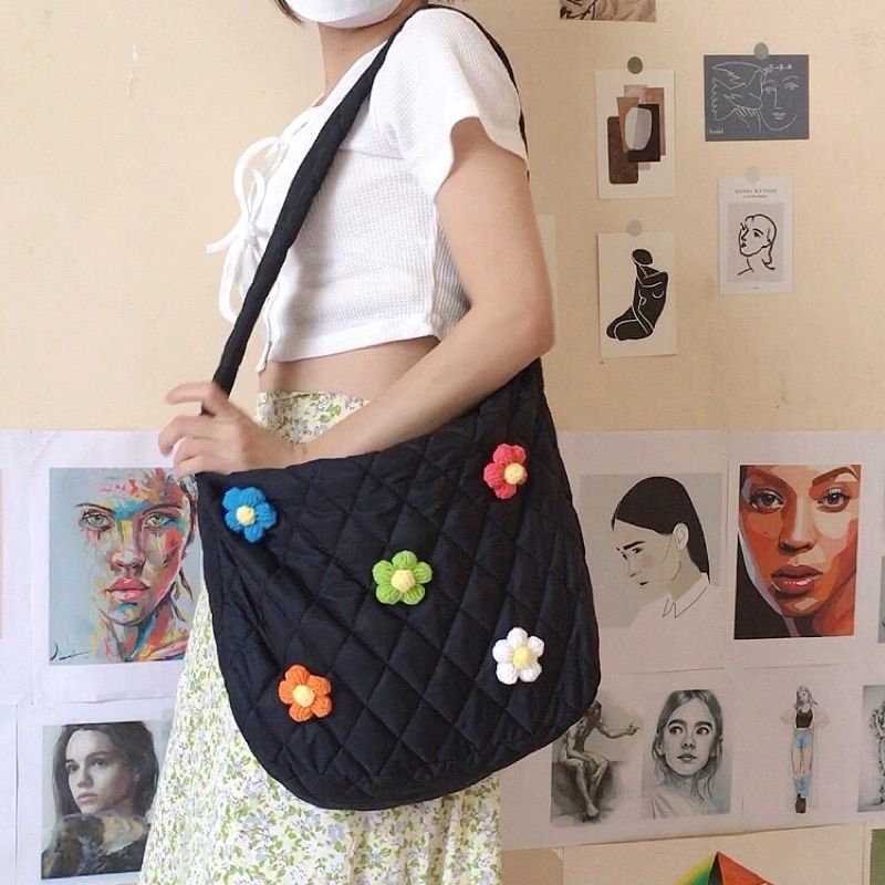 Pin cài túi hoa len handmade nhiều màu