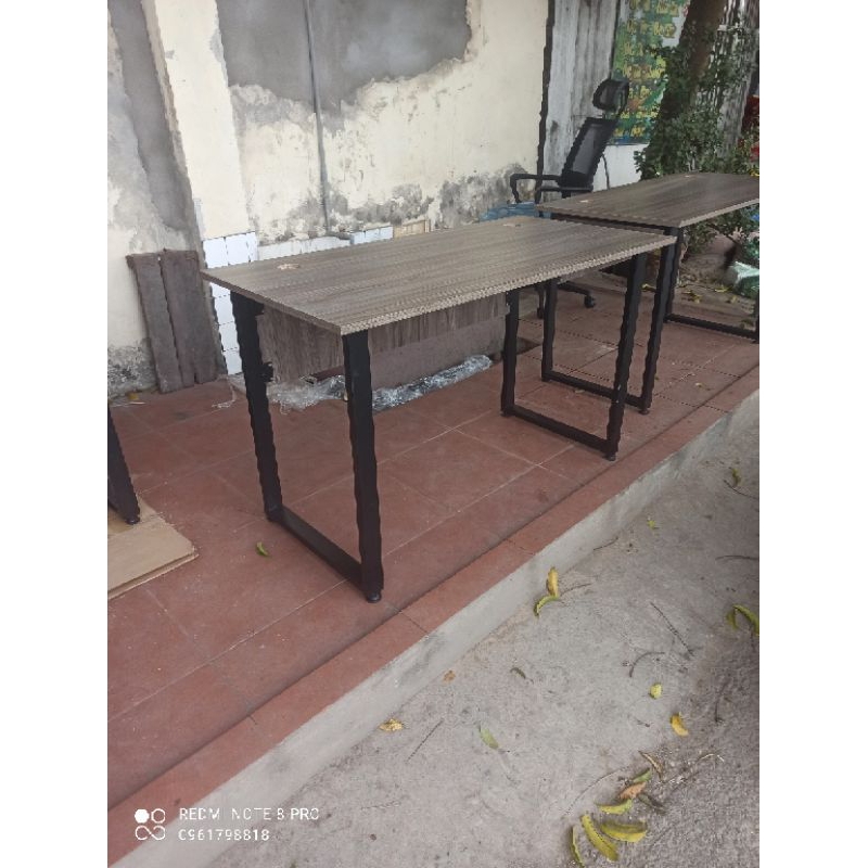 Bàn Làm Việc Có Yếm Che Mặt Trước