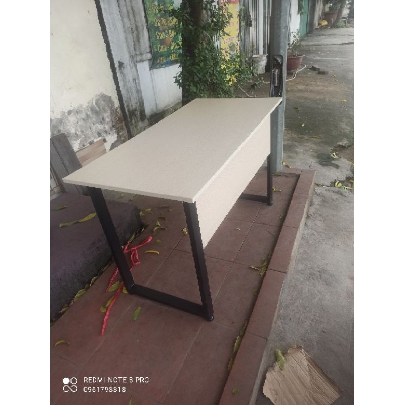 Bàn Làm Việc Có Yếm Che Mặt Trước