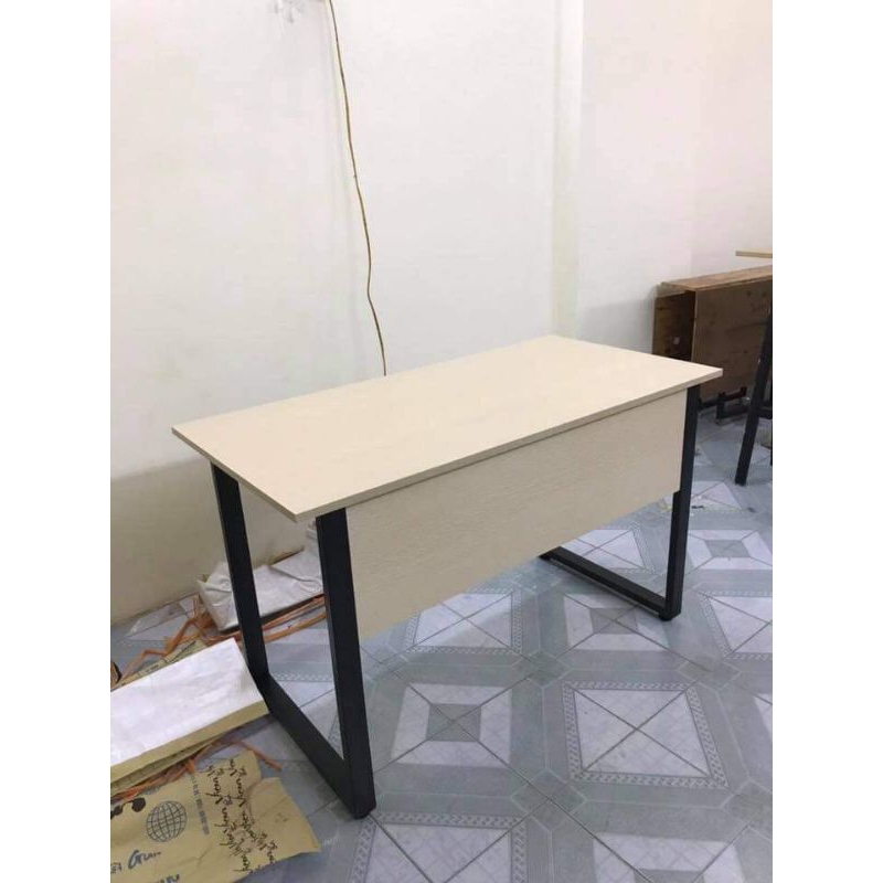 Bàn Làm Việc Có Yếm Che Mặt Trước
