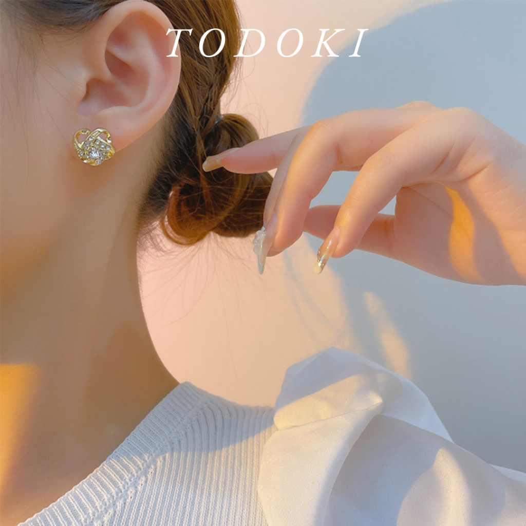 Khuyên tai dáng xoắn cách tân có đính đá TODOKI T046