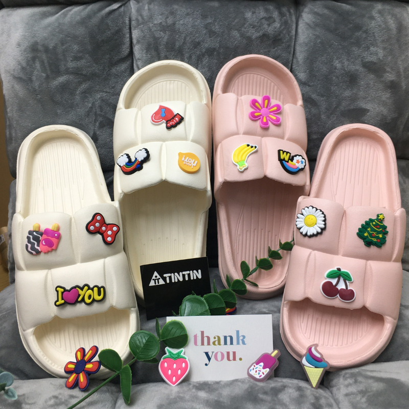 Dép bánh mì quai ngang tiểu thư gắn ticker siêu xinh siêu nhẹ đi học đi chơi đi biển- Hồng, Trắng kem -Ticker ngẫu nhiên