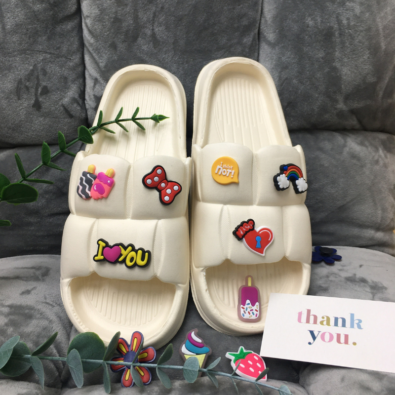 Dép bánh mì quai ngang tiểu thư gắn ticker siêu xinh siêu nhẹ đi học đi chơi đi biển- Hồng, Trắng kem -Ticker ngẫu nhiên