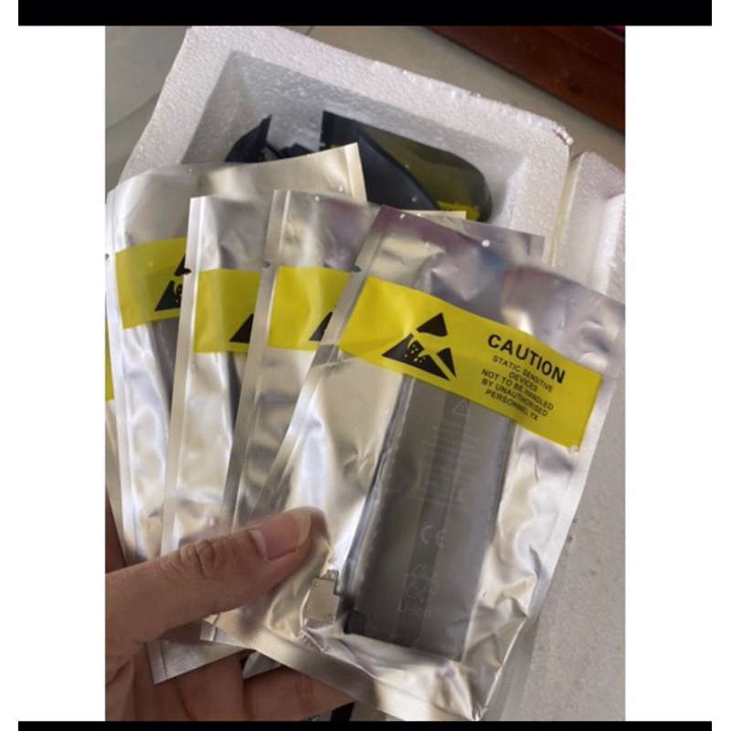 Pin dành cho ip 4s, bh 12 tháng , bền Bỉ, mới tinh