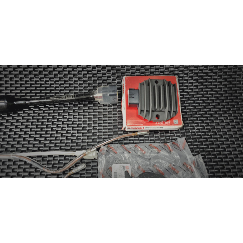 Sạc Spark 135i xài cho exciter 4s-5s , Có bán jack chuyển cho ae xài exciter lên sạc , pass, cao su