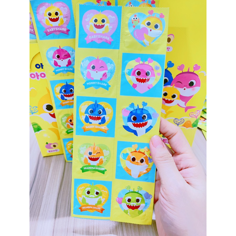 Kẹo vitamin baby shark cho bé 3tuổi