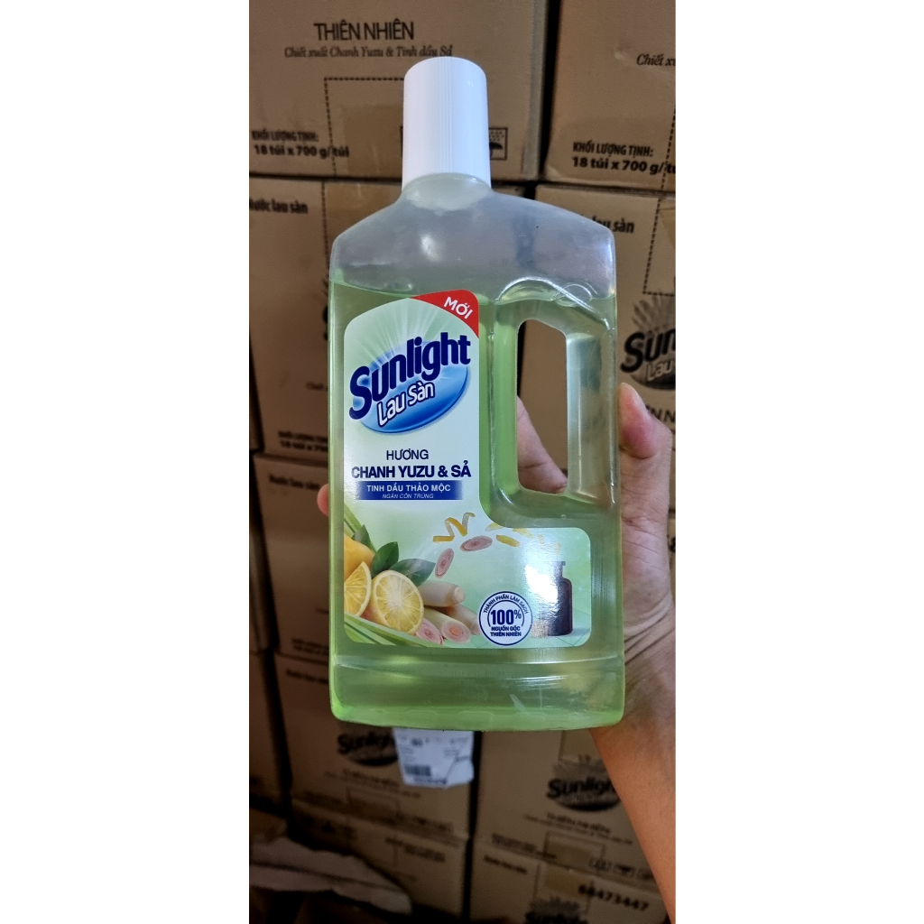 Nước lau sàn Sunlight tinh dầu thảo mộc chanh yuzu và sả 900g
