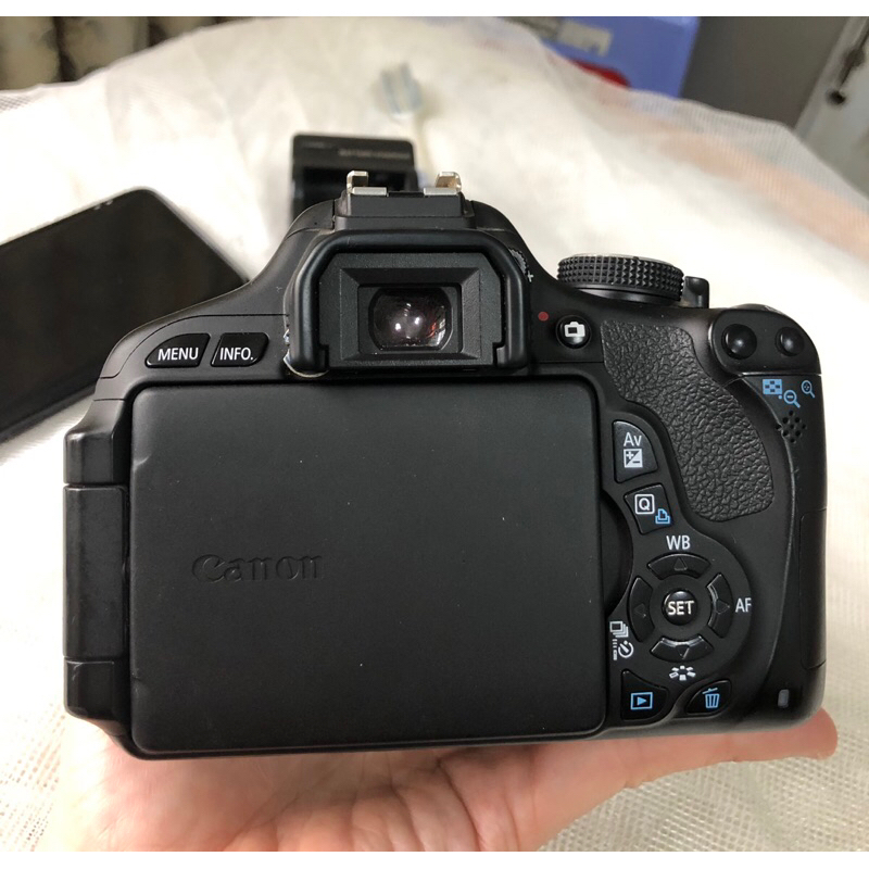 Máy ảnh Canon 600D kit 18-55 đã sử dụng