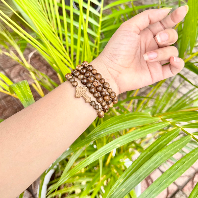 Chuỗi mân côi trầm hương tốc quấn tay mix charm thánh giá công giáo, dành cho người đạo thiên chúa