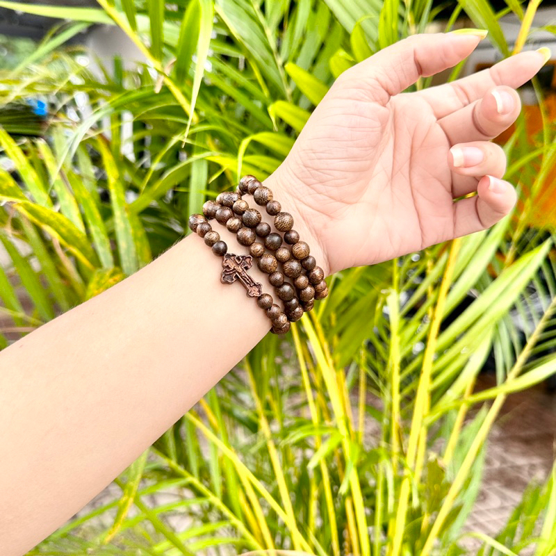 Chuỗi mân côi trầm hương tốc quấn tay mix charm thánh giá công giáo, dành cho người đạo thiên chúa