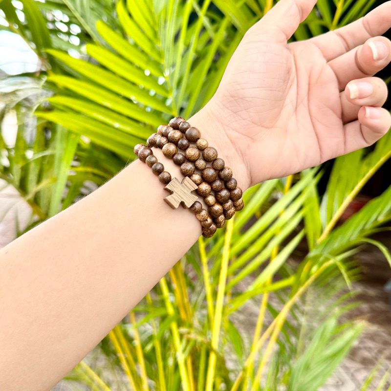 Chuỗi mân côi trầm hương tốc quấn tay mix charm thánh giá công giáo, dành cho người đạo thiên chúa