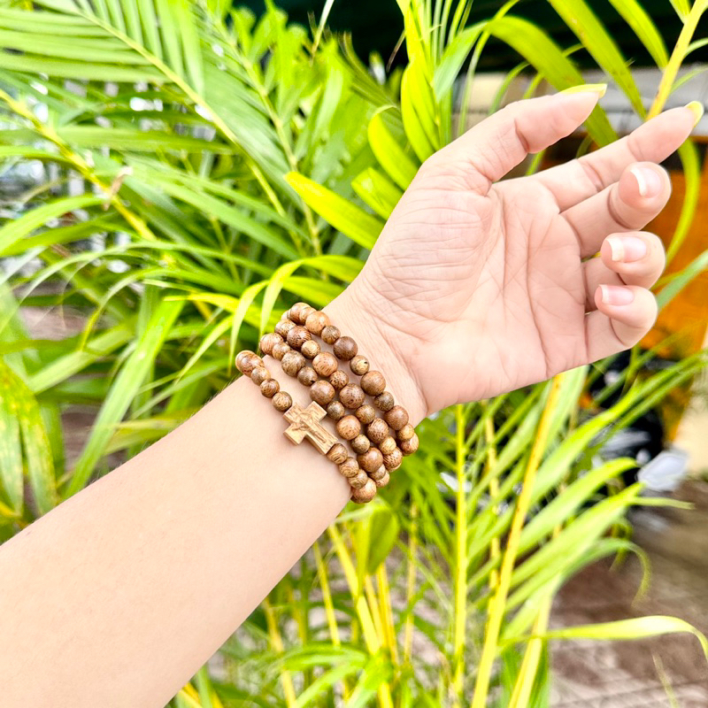 Chuỗi mân côi trầm hương tốc quấn tay mix charm thánh giá công giáo, dành cho người đạo thiên chúa