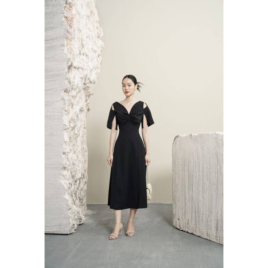 RẬP - Đầm Cổ V Thân Trước Nhún Tay Xẻ Khoét Vai - YACHT 04