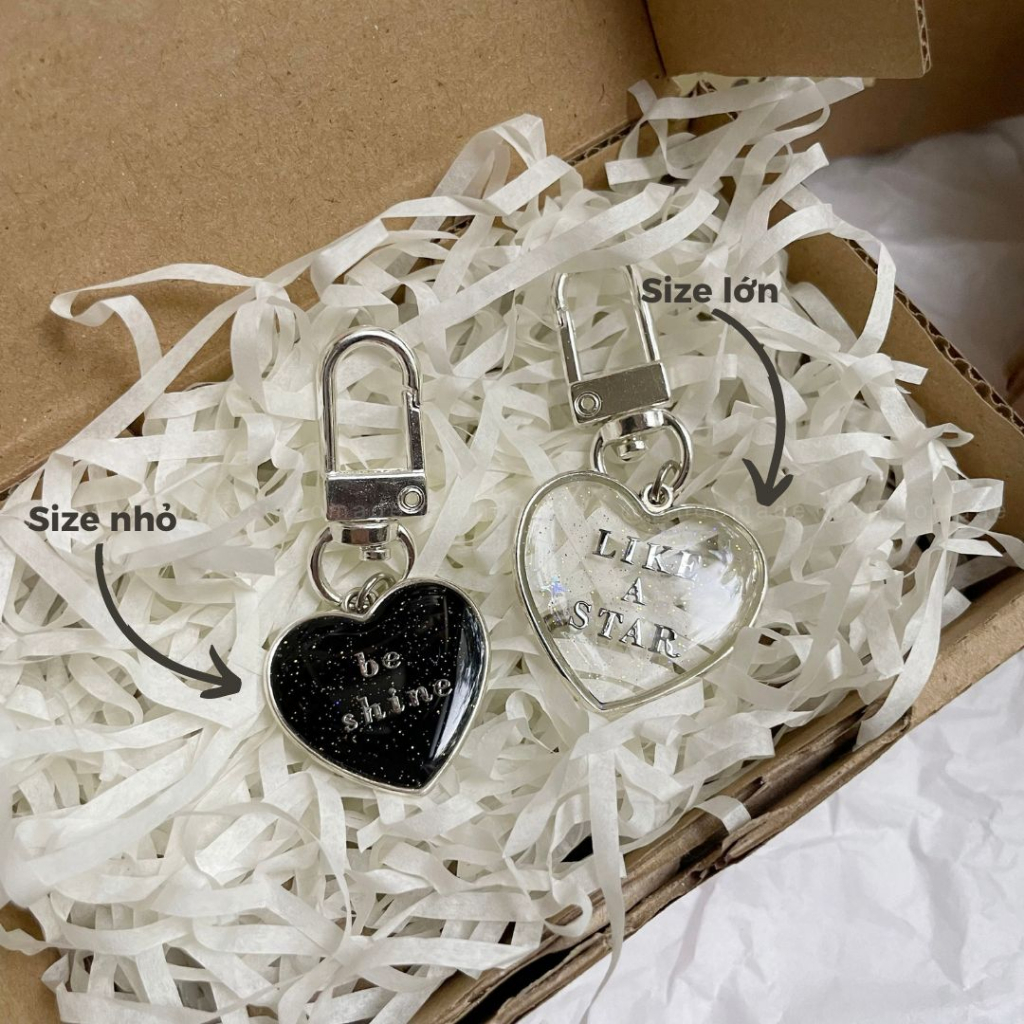 MÓC KHÓA KHẮC TÊN THEO YÊU CẦU KHUNG TRÁI TIM RESIN SIÊU LẤP LÁNH KEYCHAIN