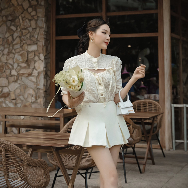 Áo sơ mi nữ khoét vai ngực phối dây nơ tay lửng chất tơ xốp nổi