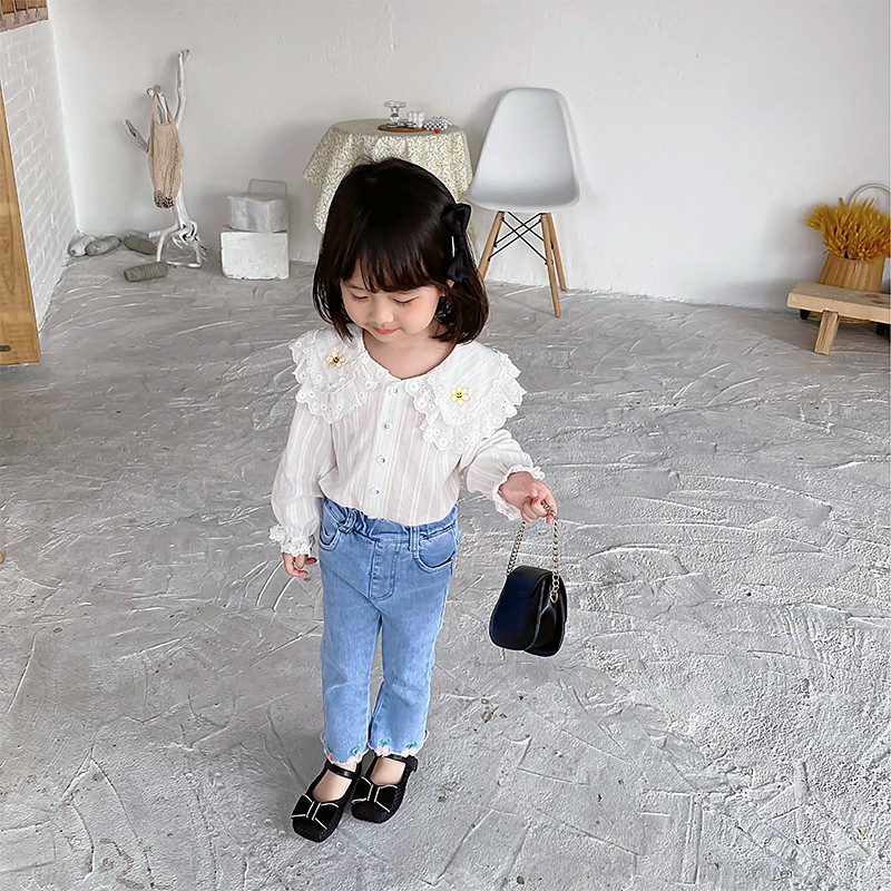 Áo sơ mi trắng dài tay thêu hoa dễ thương cho bé gái