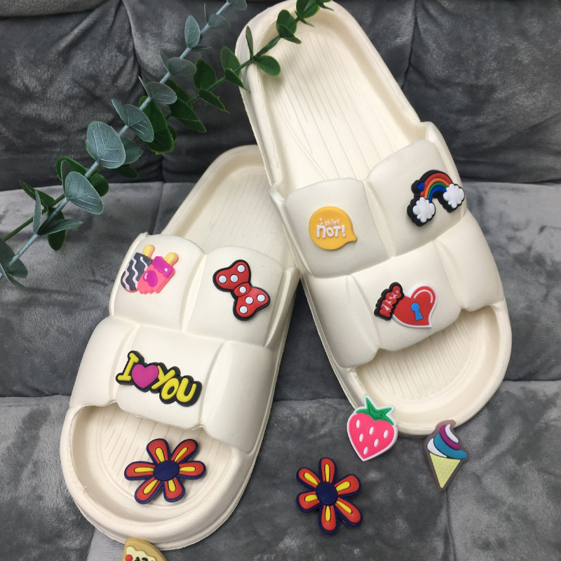 Dép bánh mì quai ngang tiểu thư gắn ticker siêu xinh siêu nhẹ đi học đi chơi đi biển- Hồng, Trắng kem -Ticker ngẫu nhiên