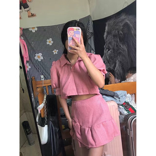 Set váy hồng cá tính.