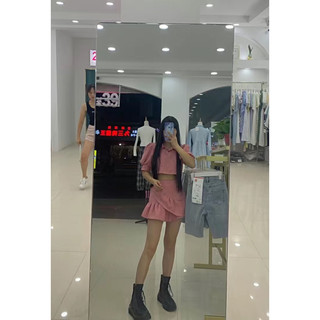 Set váy hồng cá tính.