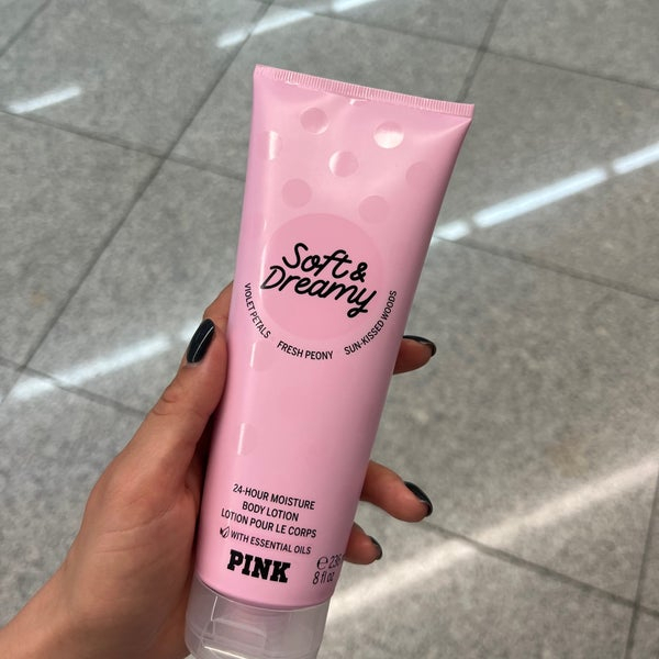 Dưỡng thể nước hoa Body Lotion Victoria's Secret Pink Soft &amp; Dreamy Body Lotion 236 ml