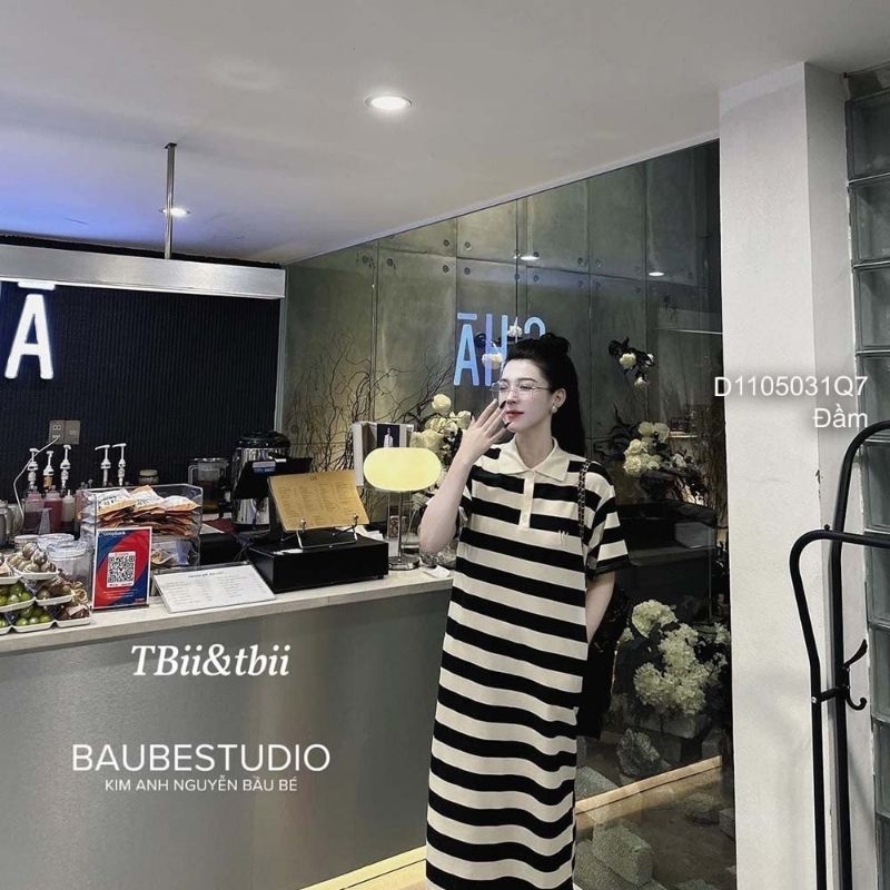 Đầm thun cổ bẻ nút gài kẻ sọc ngang form rộng suông!
