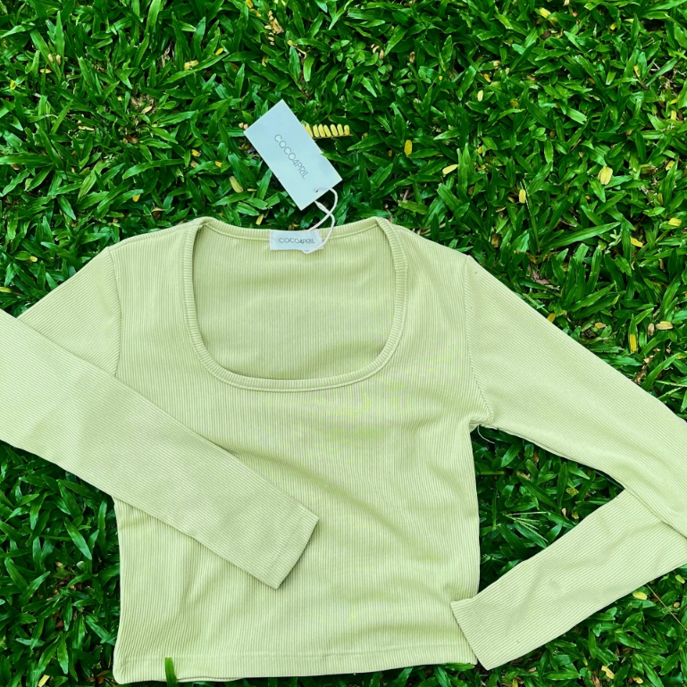 Áo croptop tay dài trơn cổ vuông ôm body co giãn tốt phong cách Hàn Quốc đi chơi đi cafe AT215