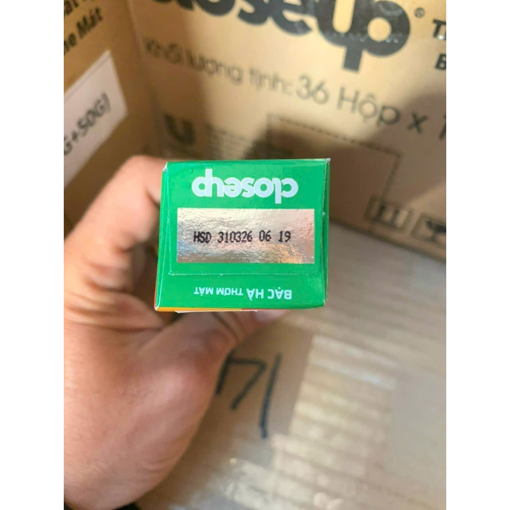 Kem đánh răng Closeup bạc hà 50g date mới - Hàng tặng