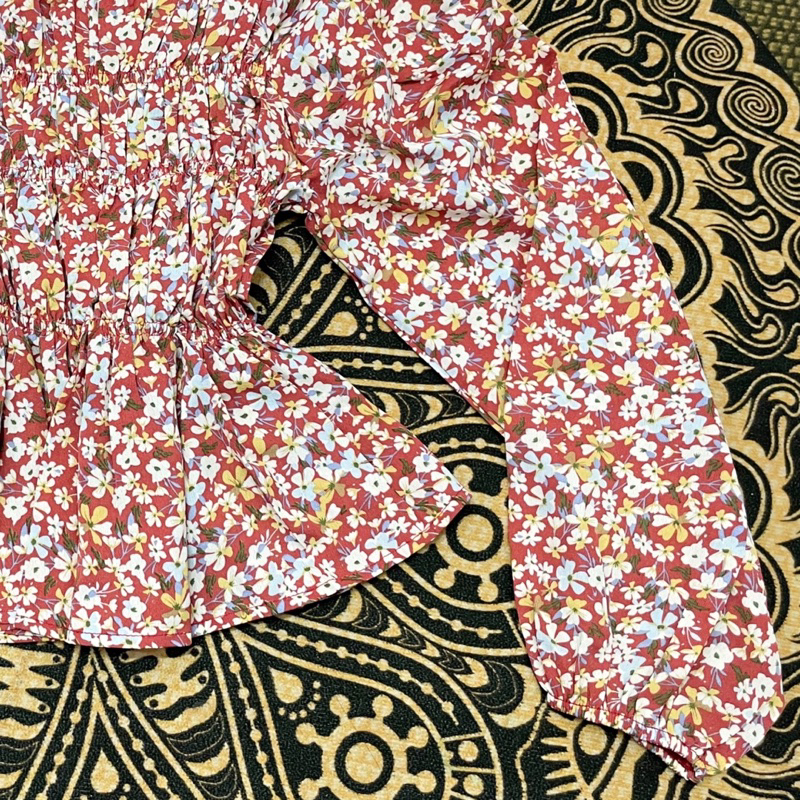 Áo kiểu hoa nhí tay phồng nhún eo phối ren - Áo peplum