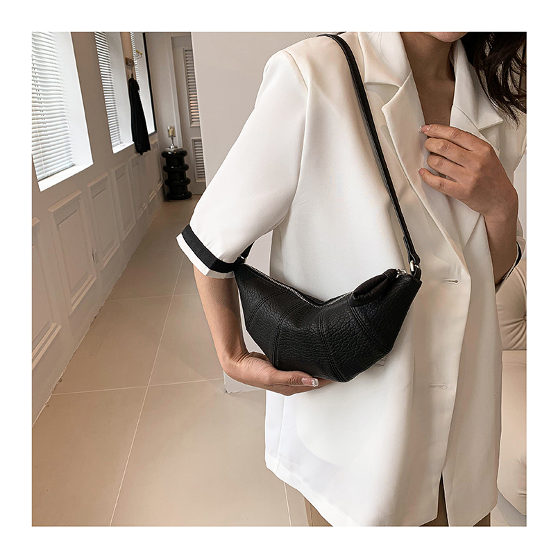 Túi xách bánh sừng trâu quai khóa ghim