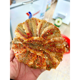 Khô Cá Chỉ Vàng vị mặn ngọt tẩm ớt thịt ngon thơm dai, ít ngọt chiên hoặc nướng rất ngon